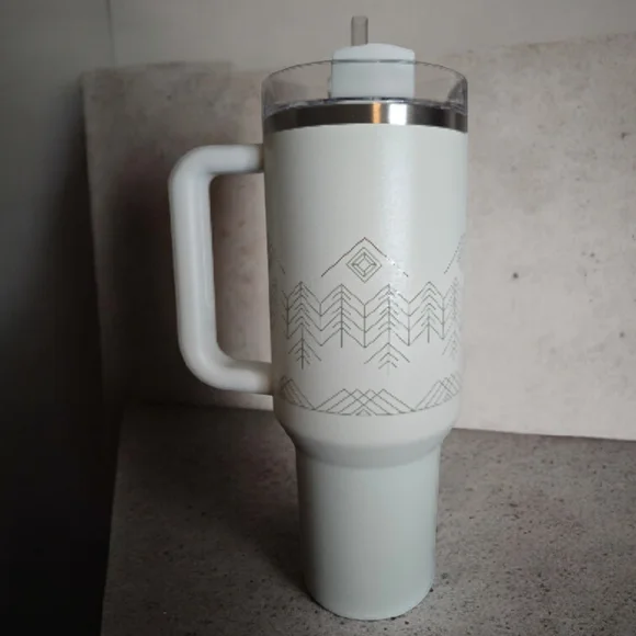 Stanley 40 oz Quencher H2.0 FlowState Tumbler – Winterscape Collection (White) - Picture 2 of 3